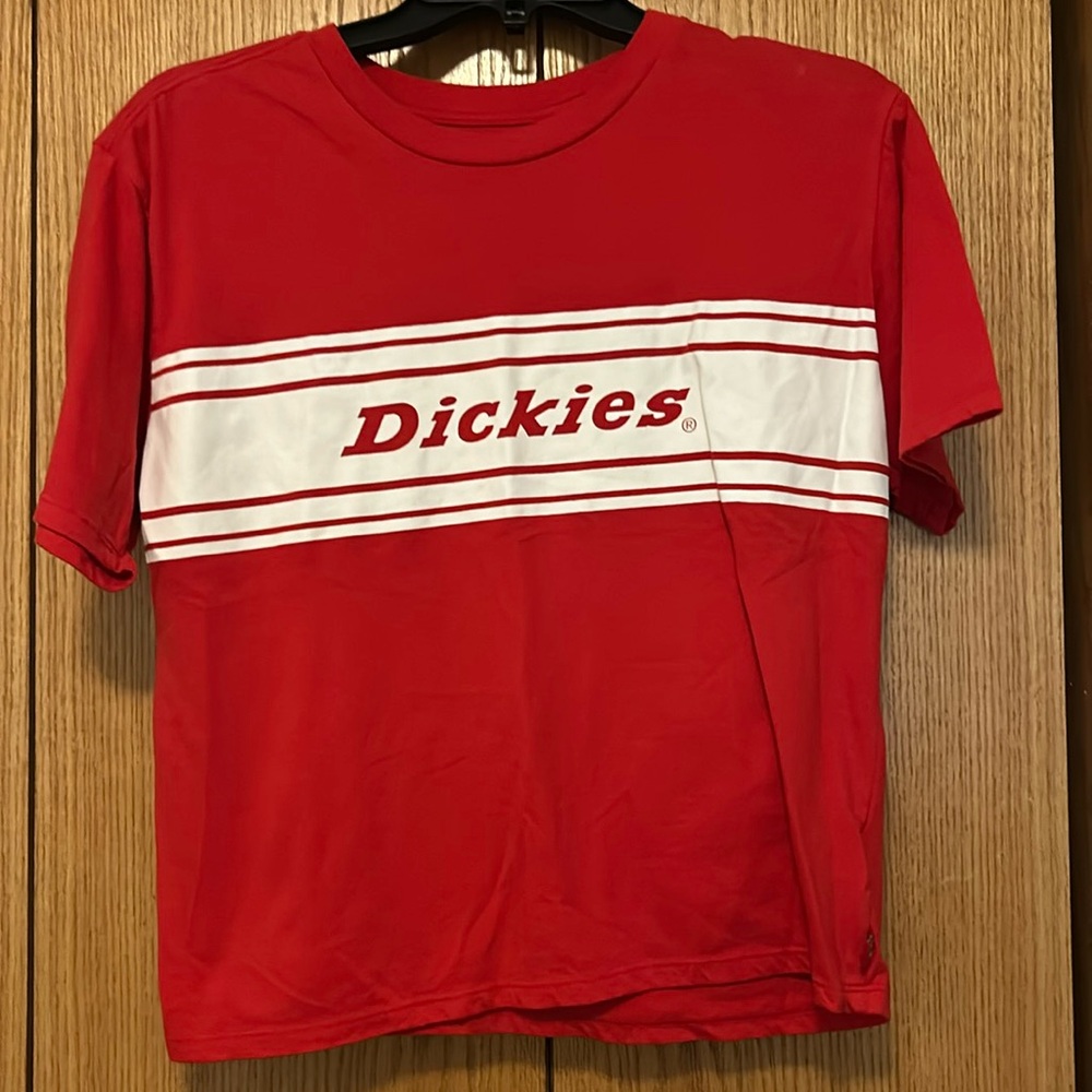 A dickies red coped - t